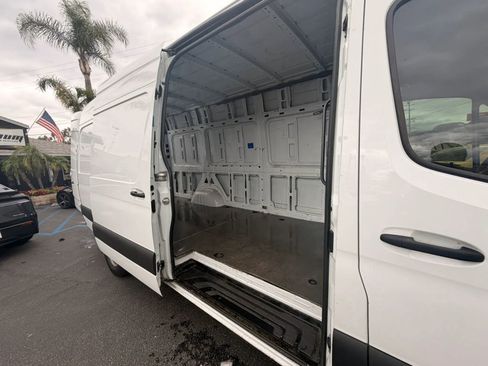 Used 2023 Mercedes-Benz Sprinter 2500 image 10