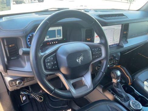Used 2024 Ford Bronco Badlands image 13