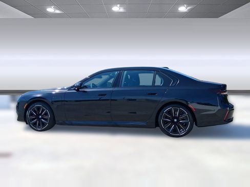 New 2026 BMW 750e xDrive w/ Premium Package image 2