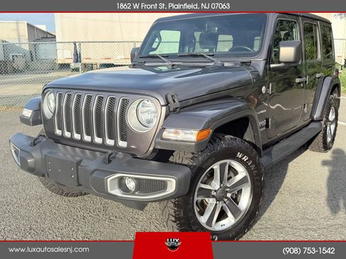 Used 2018 Jeep Wrangler Unlimited Sahara AWD/4WD image 6