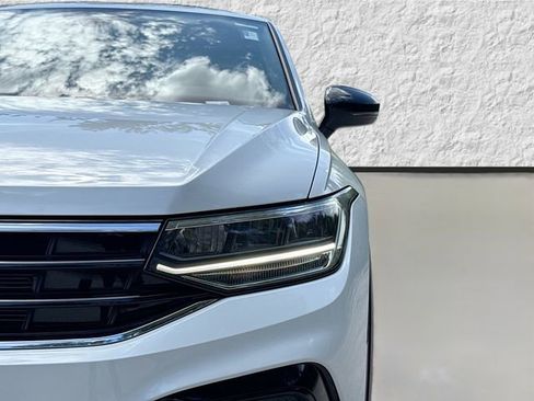 Used 2024 Volkswagen Tiguan SE R-Line FWD image 9