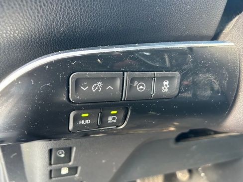 Used 2019 Toyota Prius Prime Advanced FWD image 18