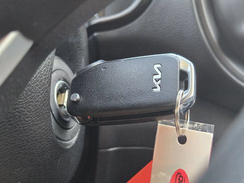 Used 2025 Kia Soul LX w/ LX Technology Package FWD image 23