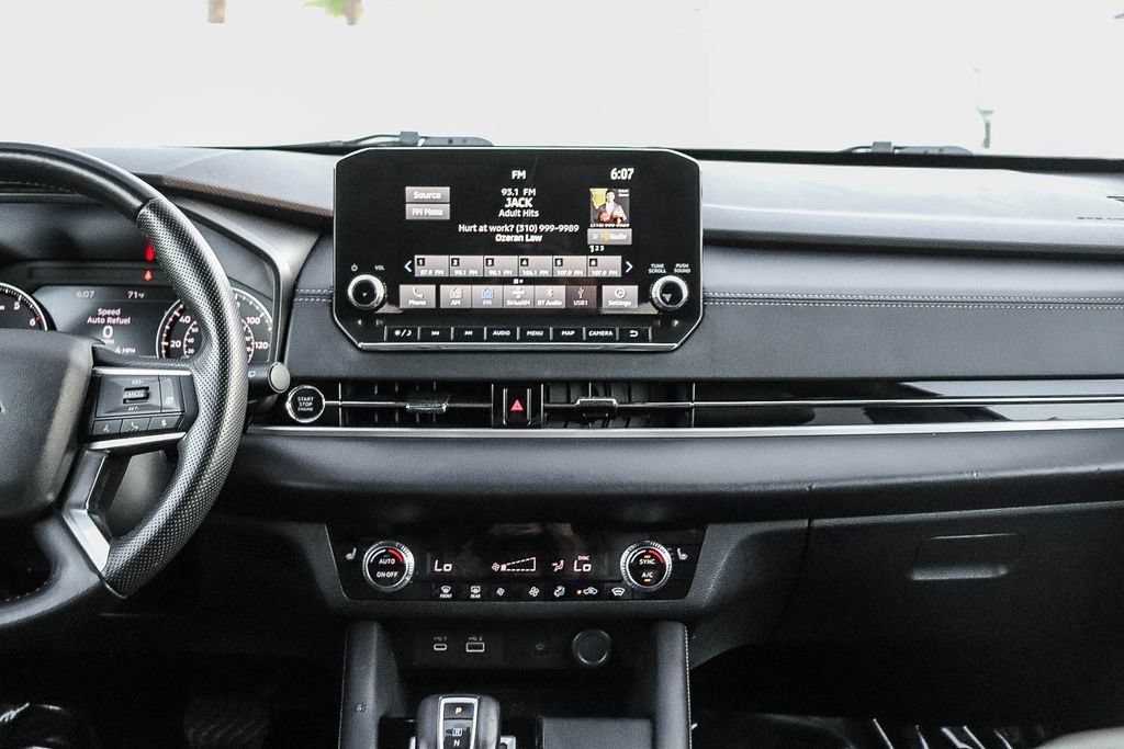 Used 2024 Mitsubishi Outlander SE AWD/4WD image 16