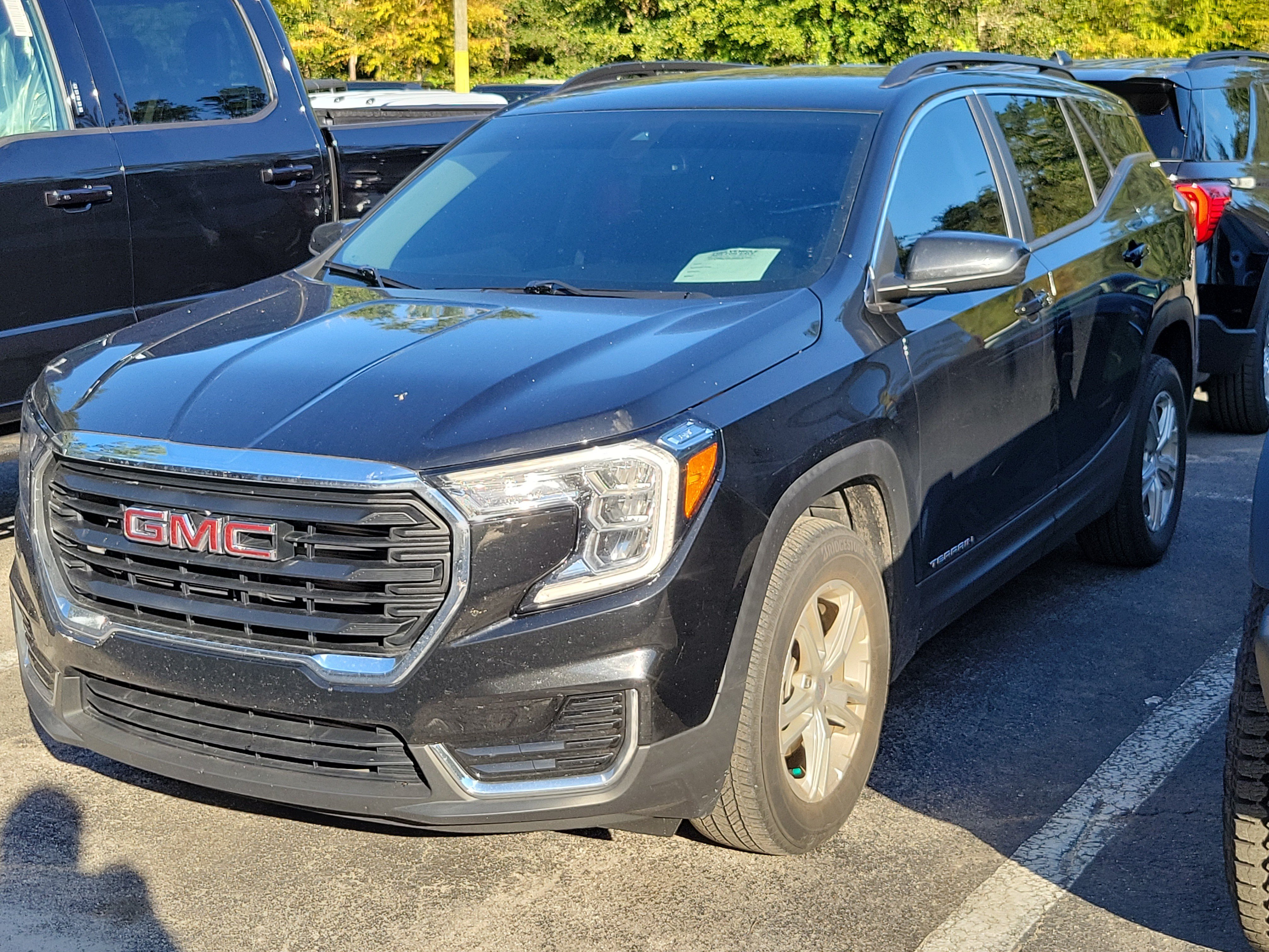 Used 2024 GMC Terrain SLE w/ Driver Convenience Package AWD/4WD image 4