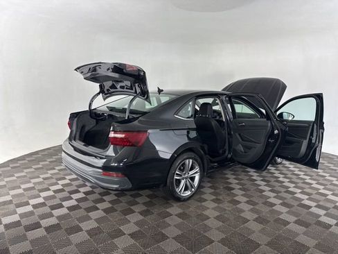 Used 2024 Volkswagen Jetta SE image 18