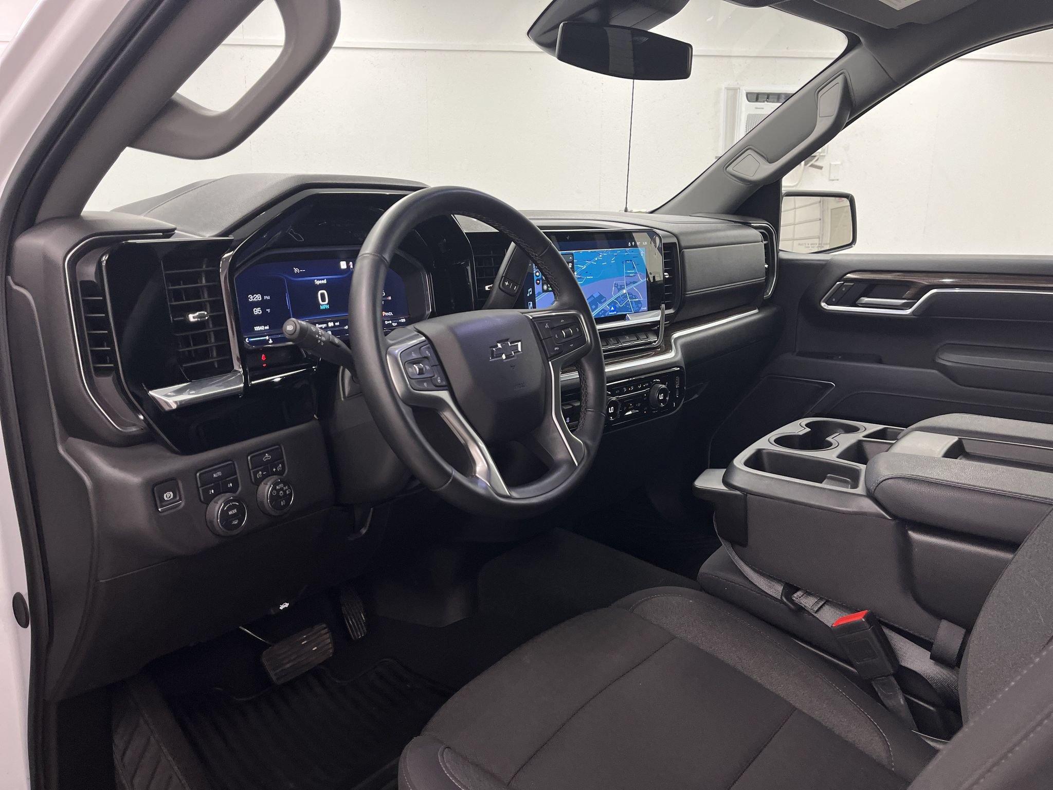 Used 2025 Chevrolet Silverado 1500 RST AWD/4WD image 10