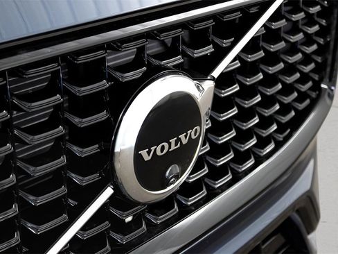 New 2025 Volvo XC60 B5 Ultra w/ Protection Package Premier image 9