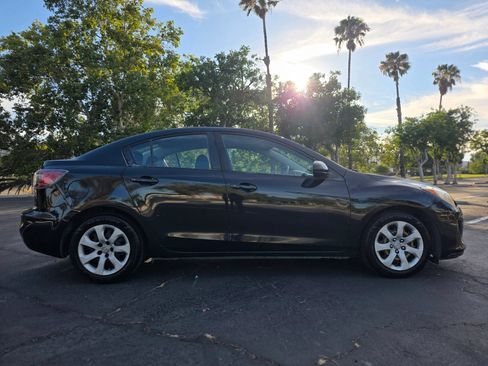 Used 2013 MAZDA MAZDA3 i Sport FWD image 3
