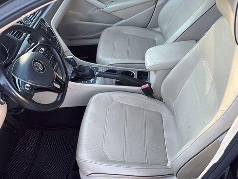 Used 2016 Volkswagen Passat 1.8T SE image 9