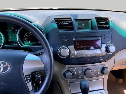 Used 2011 Toyota Highlander 4WD w/ Tech Pkg image 6