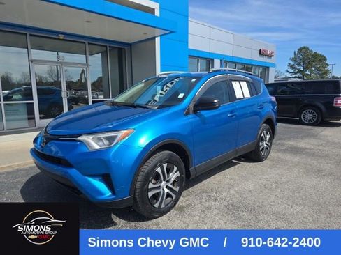Used 2018 Toyota RAV4 LE image 1