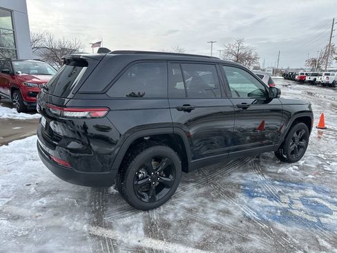 New 2025 Jeep Grand Cherokee Limited w/ Black Appearance Package AWD/4WD image 34