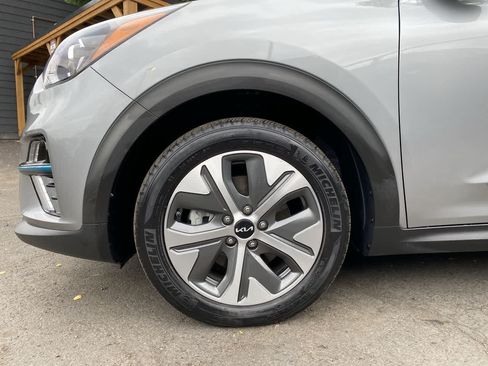 Used 2022 Kia Niro EX w/ Cold Weather Package FWD image 12