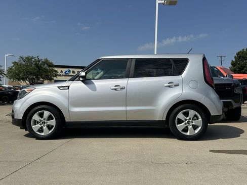 Used 2018 Kia Soul FWD image 2
