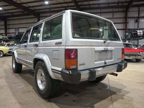 Used 1989 Jeep Cherokee Pioneer image 6