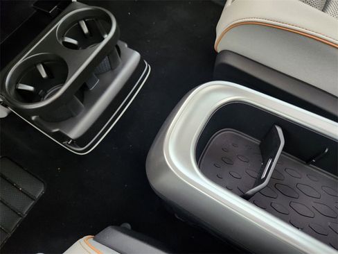 New 2025 Volkswagen ID. Buzz 1st Edition image 16