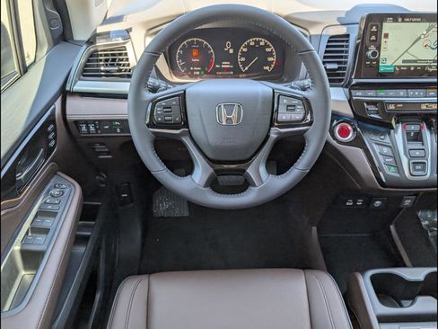 New 2026 Honda Odyssey Touring image 6