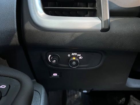 Used 2023 GMC Terrain SLE w/ Driver Convenience Package image 17