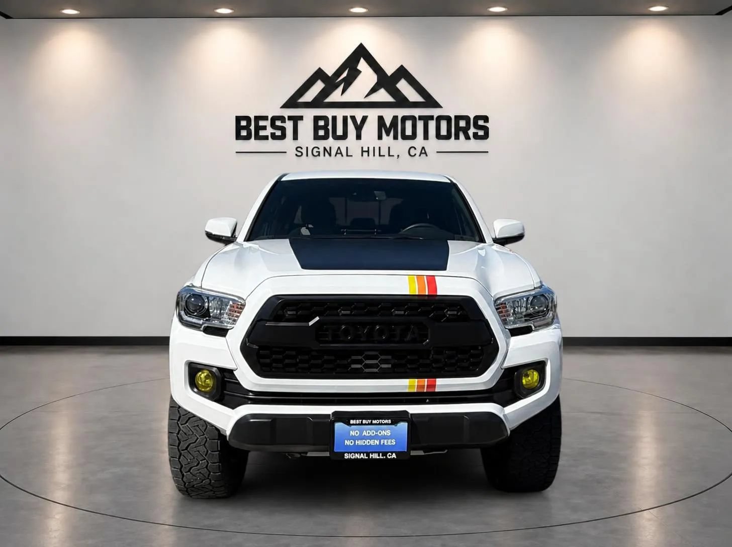 Used 2021 Toyota Tacoma TRD Off-Road w/ Technology Package AWD/4WD image 2