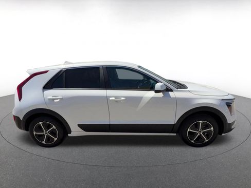 Used 2026 Kia Niro LX FWD image 16