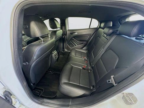 Used 2019 Mercedes-Benz GLA 250 4MATIC image 38