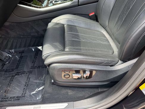 Used 2025 BMW X5 xDrive50e AWD/4WD image 3