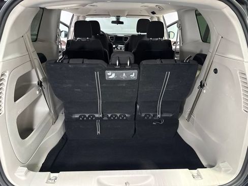 Used 2020 Chrysler Voyager LX FWD image 28