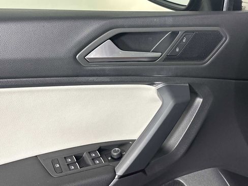 Used 2019 Volkswagen Tiguan SE w/ Panoramic Sunroof Package FWD image 11