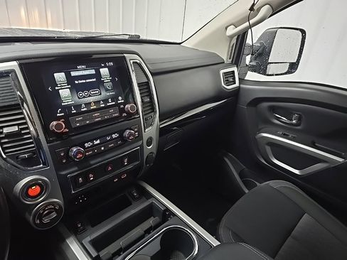 Used 2021 Nissan Titan SV w/ SV Convenience Package image 25