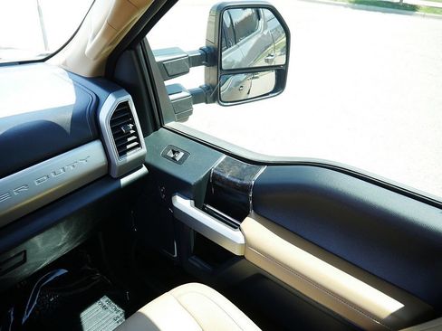 Used 2022 Ford F250 Lariat w/ Lariat Value Package AWD/4WD image 25