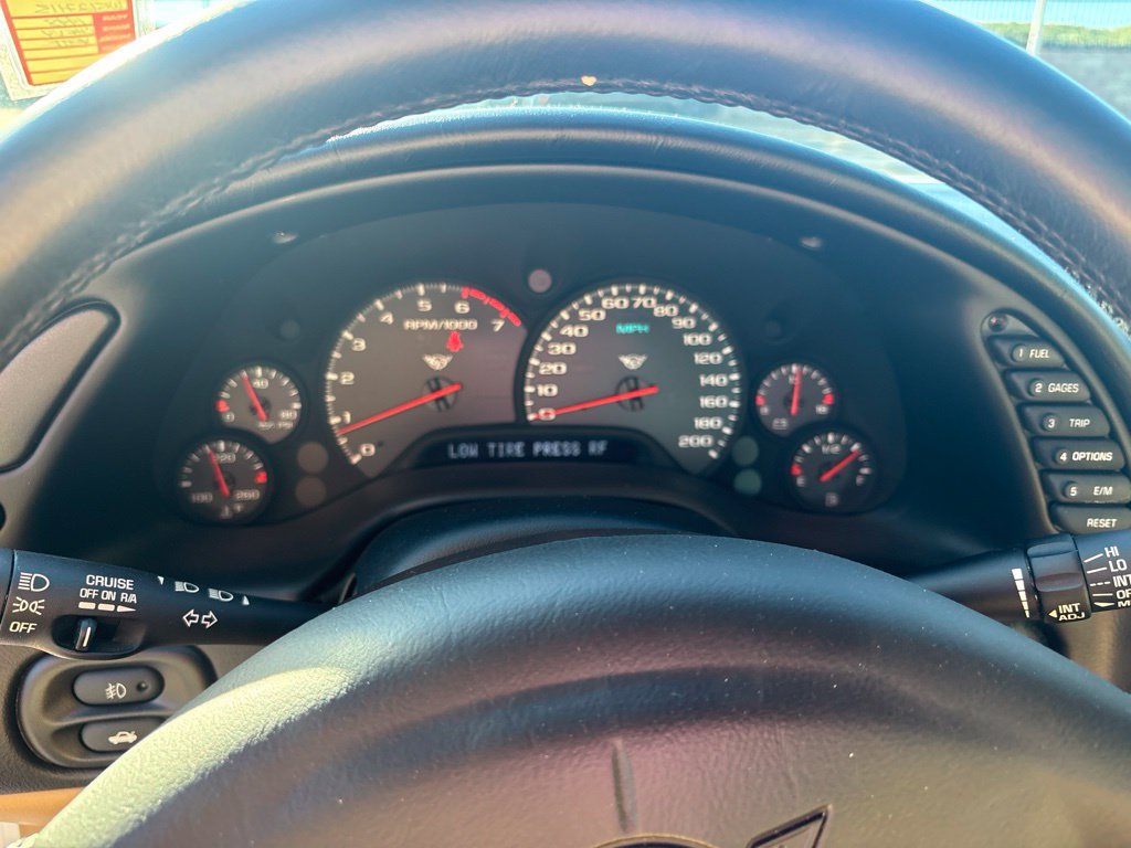 Used 1998 Chevrolet Corvette Coupe w/ Memory Pkg RWD image 15
