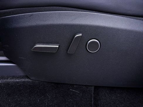 Used 2024 Tesla Model Y Long Range image 18