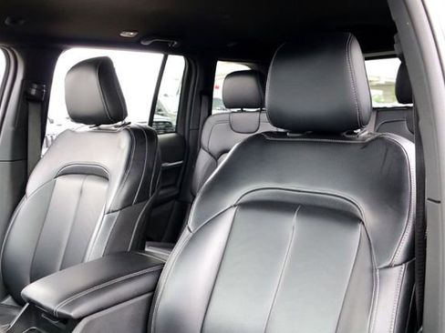 Used 2024 Jeep Grand Cherokee Limited w/ Black Appearance Package image 11