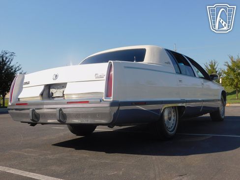 Used 1995 Cadillac Fleetwood Brougham RWD image 21