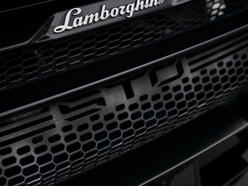 Used 2022 Lamborghini Huracan STO image 18