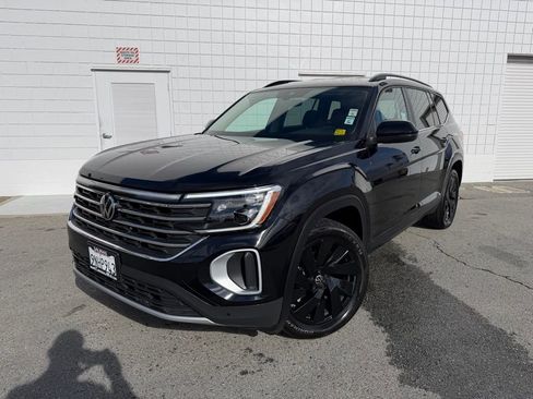 Used 2024 Volkswagen Atlas SE AWD/4WD image 1