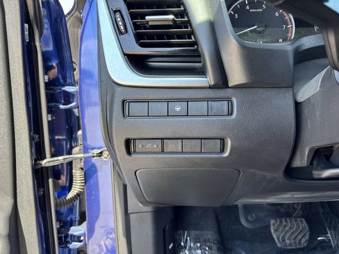 Used 2022 Nissan Rogue SV FWD image 29