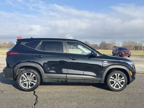 Used 2023 Kia Seltos LX AWD/4WD image 9