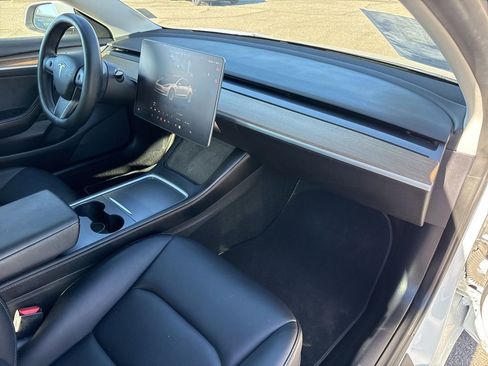 Used 2022 Tesla Model 3 image 22
