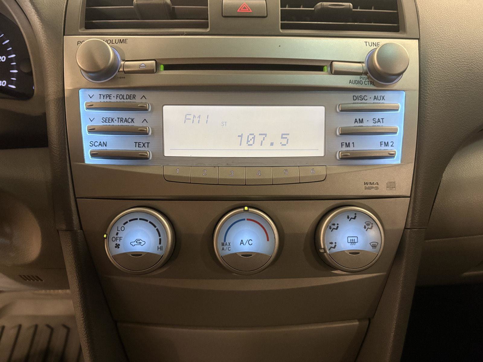 Used 2011 Toyota Camry LE FWD image 27