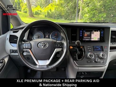 Used 2017 Toyota Sienna XLE Premium FWD image 17
