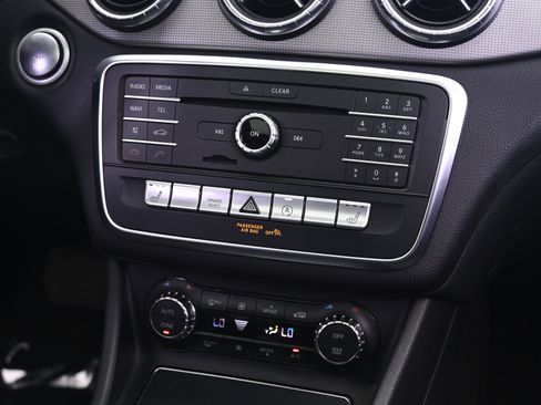 Used 2018 Mercedes-Benz CLA 250 4MATIC image 32