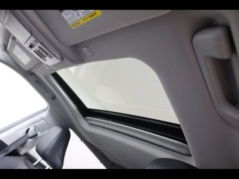 Used 2024 Toyota Highlander XLE FWD image 44