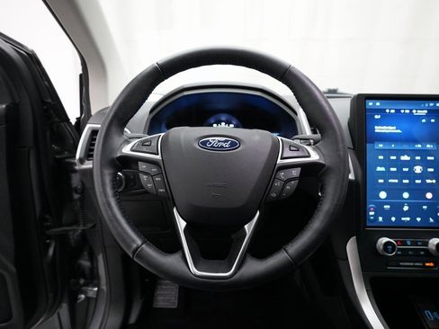 Used 2022 Ford Edge SEL w/ Convenience Package image 4