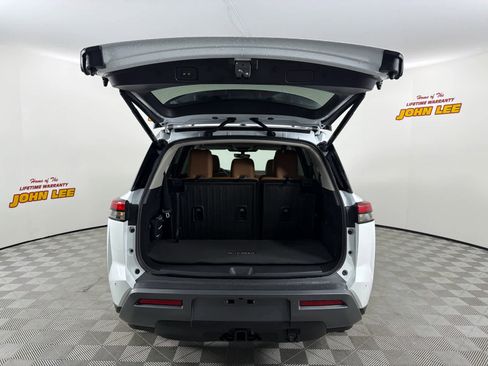 New 2026 Nissan Pathfinder Platinum image 5
