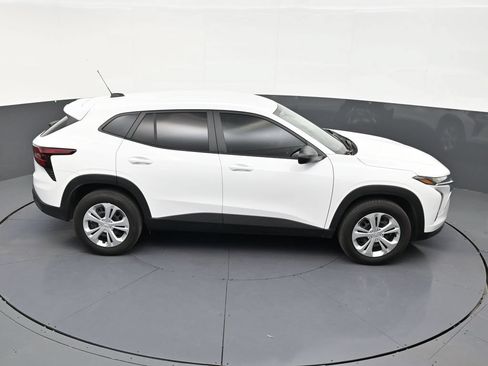 Used 2026 Chevrolet Trax LS FWD image 17