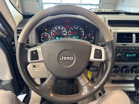 Used 2008 Jeep Liberty Limited w/ Premium Group AWD/4WD image 21