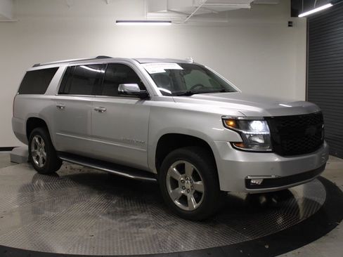 Used 2020 Chevrolet Suburban Premier image 11