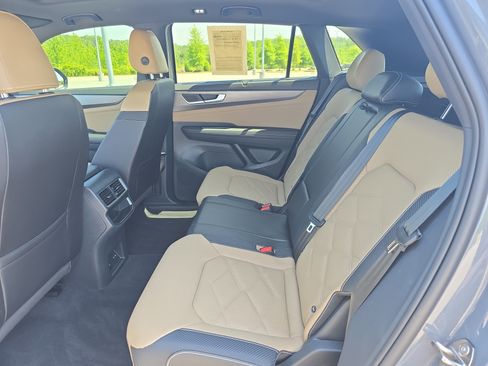 Used 2024 Volkswagen Atlas Cross Sport SE w/ Panoramic Sunroof Package image 14